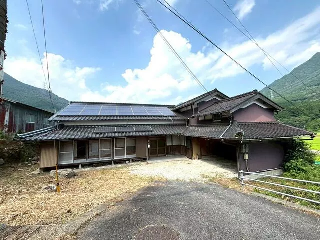 Taka County Taka Town Kami District Todoroki (Ishio Station) 2-story 9LDK