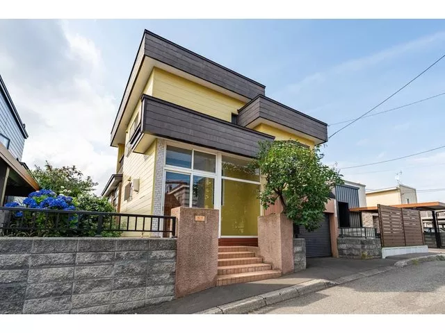 How about renovating this house with a garden as renovation material, or demolishing it for residential land?