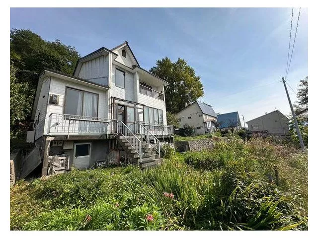 Quiet residential area in Takashima, Otaru City, located on a hill with a good view