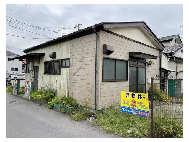 A compact single-story house with an easy-to-navigate layout for housework, just a 2-minute walk to the bus stop♪