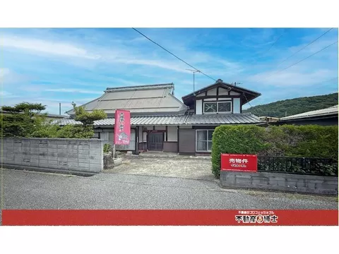 This is a used house with a nostalgic retro atmosphere.
