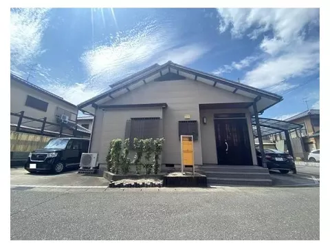 Corner lot, all-electric, parking for 3 cars, carport, with garden, good sunlight, quiet residential area