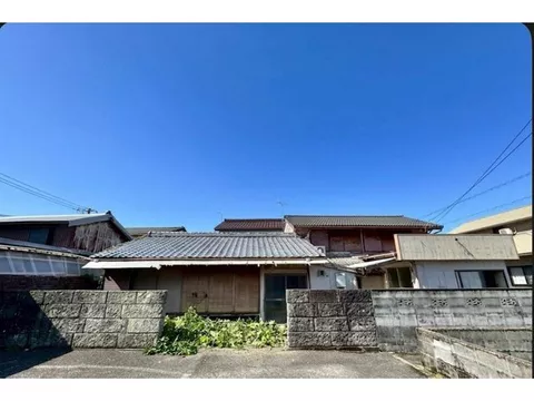 A site for a vacation home where you can enjoy nature! Surrounded by mountains and the sea for a slow life at your home♪