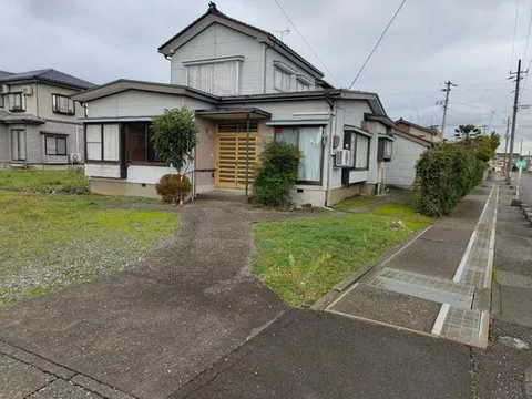 A single-family home suitable for a two-family residence. Close to the sea and mountains, also suitable as a vacation home.