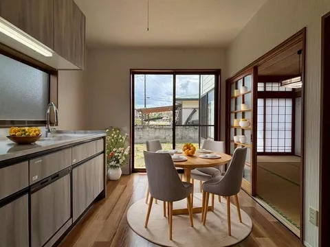 [Renovated used house] Move-in ready due to renovations! Parking space for 4 cars available