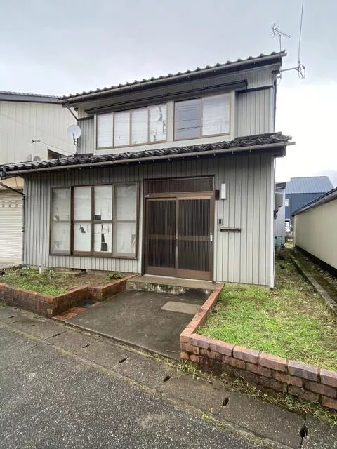 Takaoka City, Higashi Kamizukezaki (Takaoka Station) 2-story 5DK