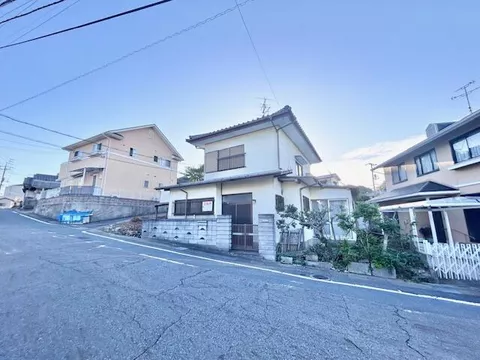 8-chome, Enoura Town, Hikonshima, Shimonoseki City (Shimonoseki Station) 2-story building 6DK