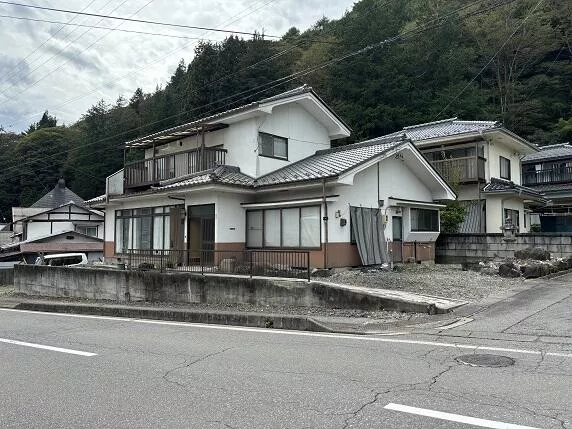 Kitasaku County, Nagawa Town, Wada (Oya Station) 2-story building 6DK