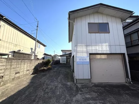 Located in the area of Asahi First Elementary School and Third Junior High School♪ A spacious home where you can raise children freely!