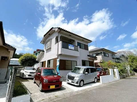 [Open House] [Interior and exterior renovated] [Exterior wall painting] Road width of about 6m in front.