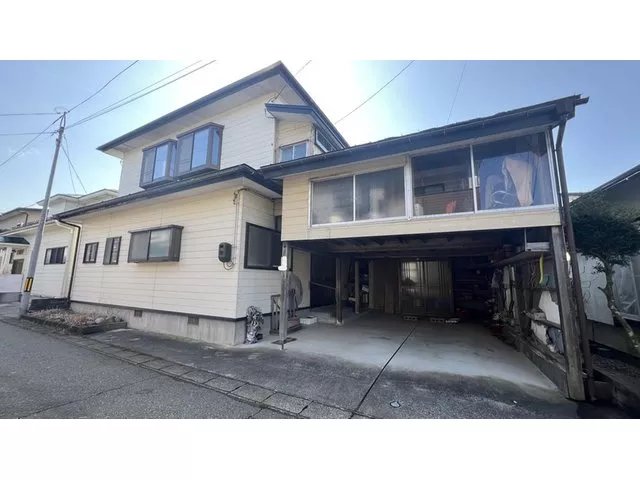 Built almost from scratch in 1992. Convenient access to Prefectural Road 15 Akita Hachirogata Line.