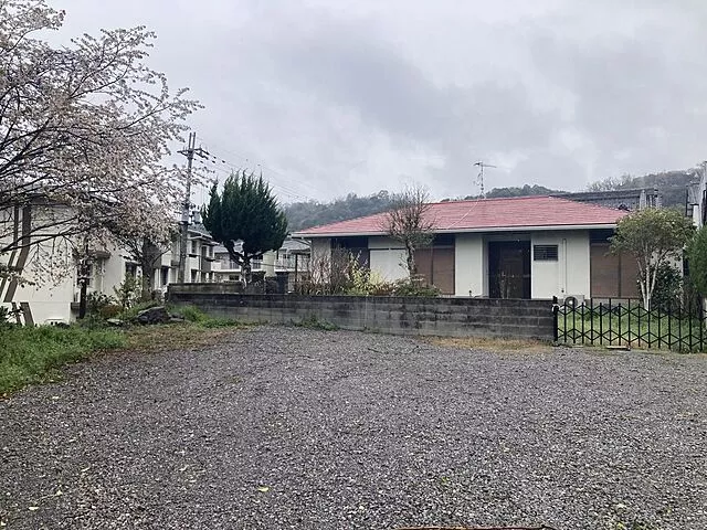 Used single-family home, Wakayama Electric Railway Kishigawa Line, Kishik Station, 15 minutes by bus, get off in front of Nogami Kousei Hospital, 5.2 km