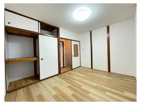 [Brokerage property by our company] 10-minute walk to Kyubouji Station; nearby facilities are abundant; renovation history available.