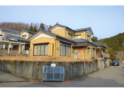 Southwest corner lot! Good sunlight ♪ 6DK / garage (1 car parking available) ● Built in July 1986
