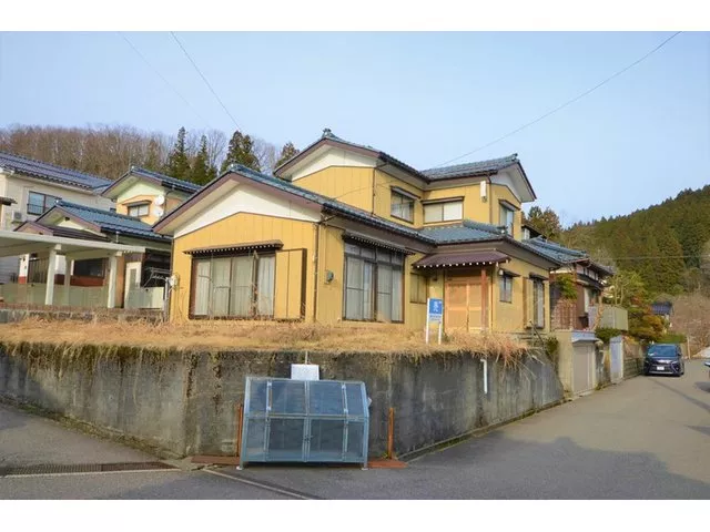Southwest corner lot! Good sunlight ♪ 6DK / garage (1 car parking available) ● Built in July 1986