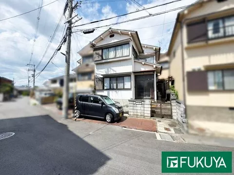 A calm environment popular with families raising children! Good access to the expressway!