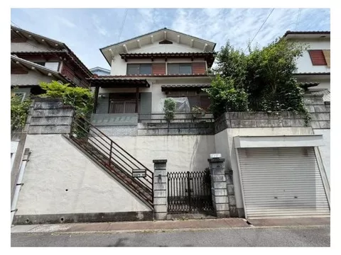 6DK - Recommended for large families! Garage with shutter to protect your valuable car (restrictions apply)