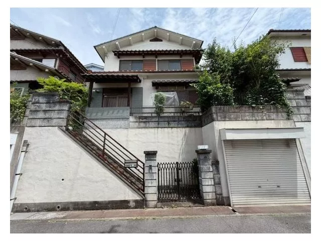 6DK - Recommended for large families! Garage with shutter to protect your valuable car (restrictions apply)