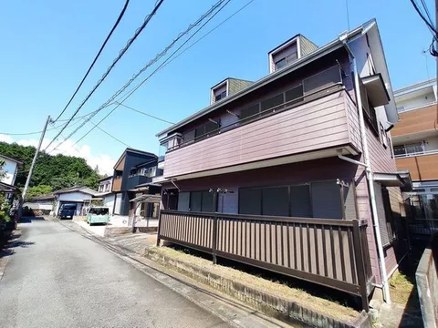 ☆A two-family house with three stories located in a quiet residential area. A spacious building of over 177㎡.