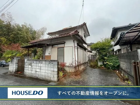 Used detached house in Kokura Minami Ward, located on a corner lot, with parking for 2 cars, about a 7-minute walk to the bus stop♪