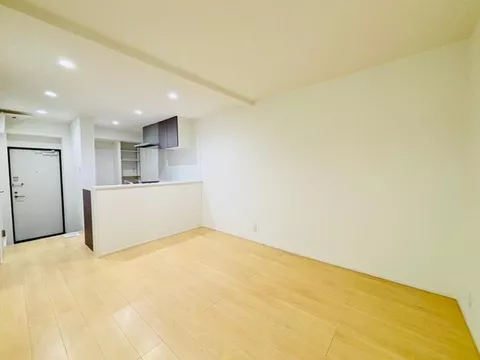 10 minutes on foot from "Shugakuin" Station on the Eizan Electric Railway! Please feel free to contact us♪