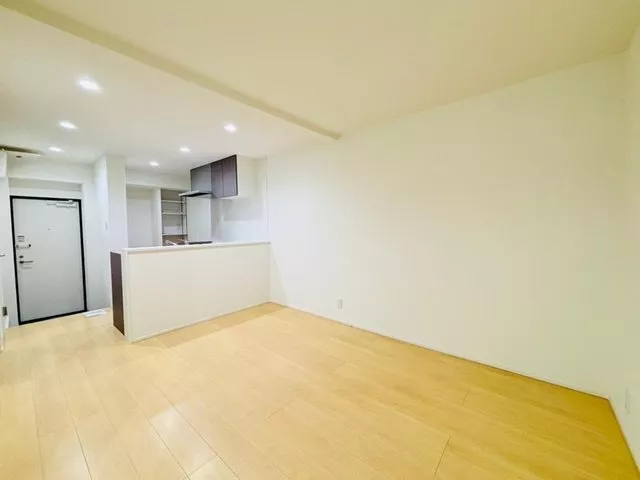 10 minutes on foot from "Shugakuin" Station on the Eizan Electric Railway! Please feel free to contact us♪