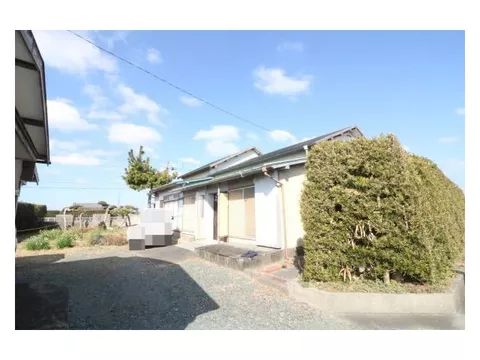 The garden is spacious, and with some maintenance, you can enjoy a small home garden!