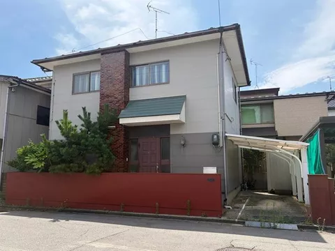 Located near the east exit of JR Sakata Station with a complete range of commercial facilities!