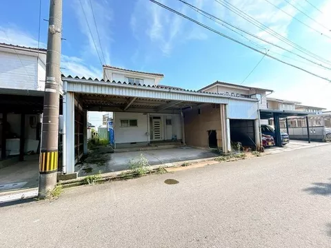 [Open House] A 5DK house with parking for 3 cars.