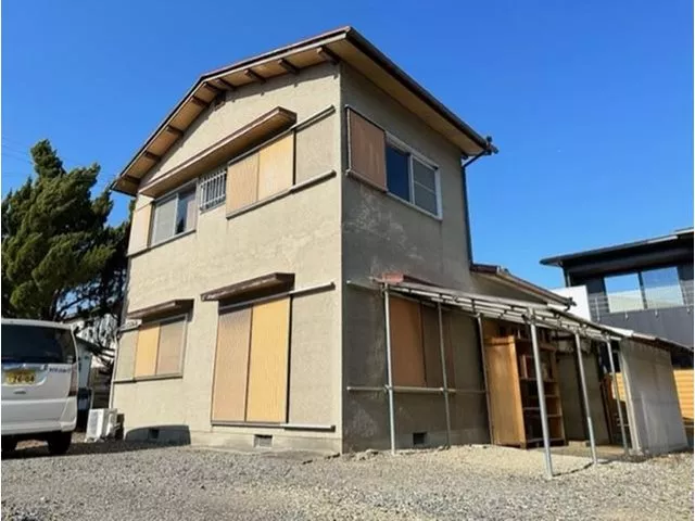 The house is vacant, so viewings are possible anytime! Approximately 71 tsubo of land!