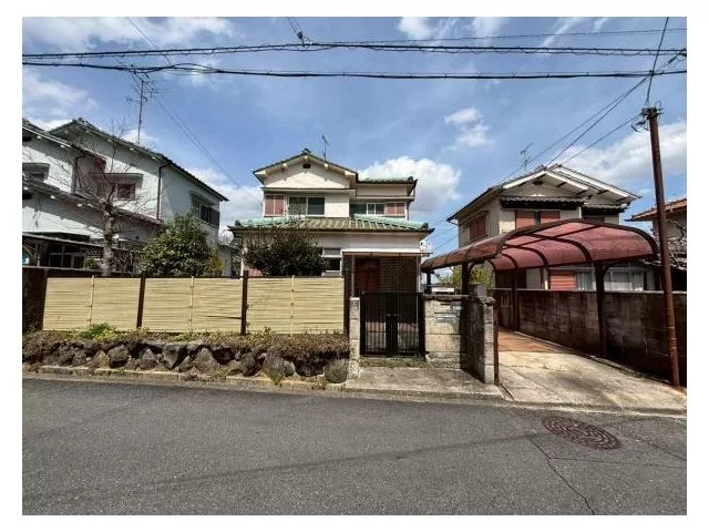 11 minutes on foot to Ikoma Station! The view from the balcony is excellent, offering a panoramic view of Ikoma City!
