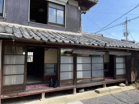 Yasu-shi Hie (Yasu station) 2F 8DK

3,890,000 yen