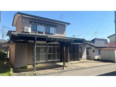 Kitchen, bath, toilet, washbasin, lighting fixtures, newly replaced