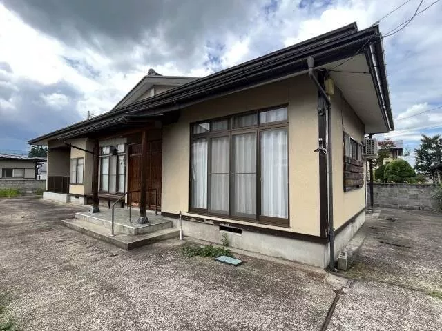 Spacious land of about 173 tsubo! You can also enjoy the garden♪ Popular single-story house! With separate garage