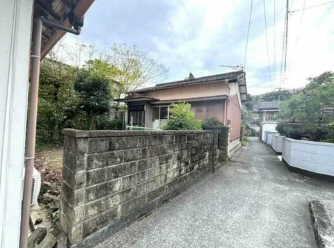 Nishiyo City Sanbe-cho Niou (Iyo Ishikijo Station) Single-story building 2DK