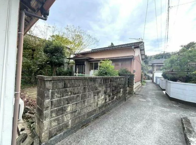 Nishiyo City Sanbe-cho Niou (Iyo Ishikijo Station) Single-story building 2DK