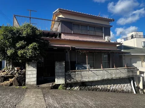 Rare high-value location (elevation 35m). A place where the atmosphere of the Showa era breathes, a beautiful Japanese spot.