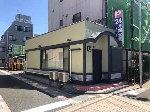 Underground commercial mixed-use residential property close to the station, suitable for minpaku (private lodging)