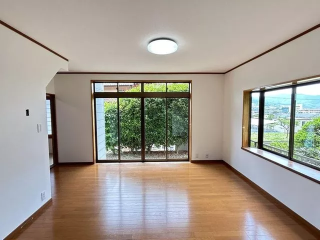 [Open House] Interior renovation planned / Parking for 3 cars / 10 minutes on foot from Chikuma City Tokura Elementary School /