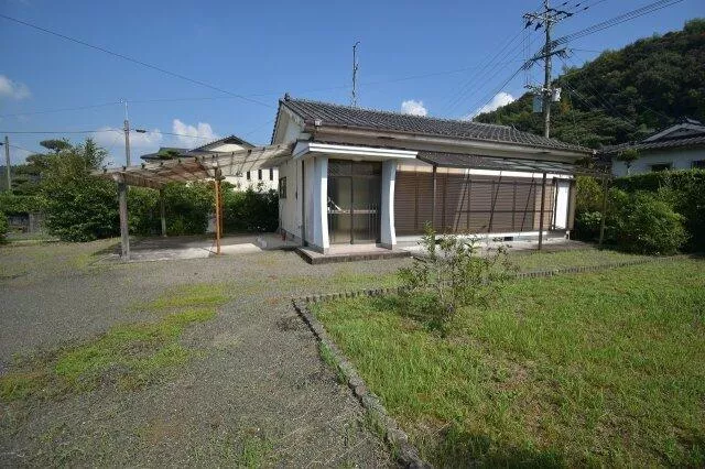 Satsumasendai City, Hiwa Town Ichihino (Kumanokoshi Station) Single-story building 2DK