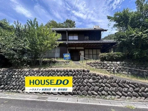 Spacious land approximately 113 tsubo! Ideal for country living ♪ Commercial facilities within an 8-minute drive!