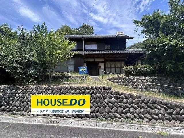 Spacious land approximately 113 tsubo! Ideal for country living ♪ Commercial facilities within an 8-minute drive!