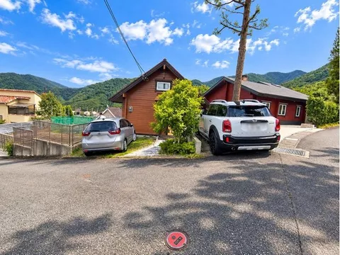 20 minutes by car from Fukuoka City. Enjoy beautiful nature, views, high-quality hot springs, and the water from Mount Raizan. - Image 2