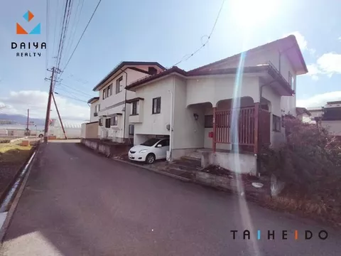 15 minutes on foot to Miura Elementary School, 30 minutes on foot to Third Junior High School.
