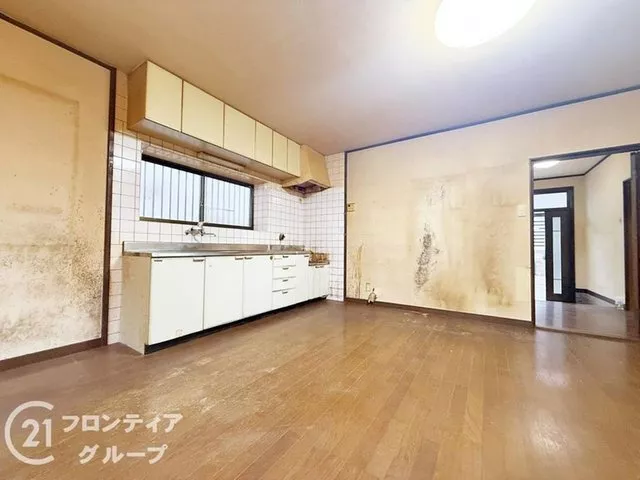 【4LDK with good sunlight + Immediate viewing available!】 ■ Located in a quiet residential area with a neat streetscape