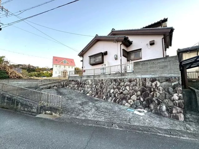 ◆ South-facing garden ◆ 4DK ◆ Good sunlight exposure ◆ Near Kanyama Temple Hot Springs ◆ Recommended as a renovation base house
