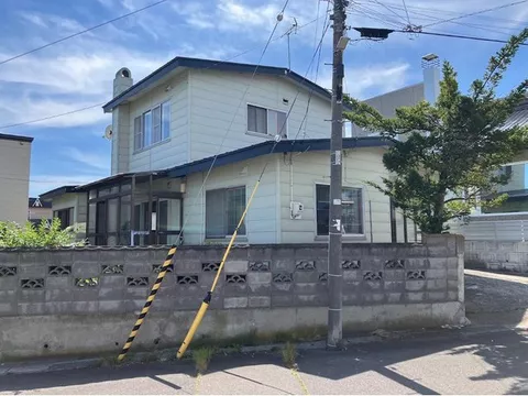Misawa home built single family home! Garage and separate living room!
