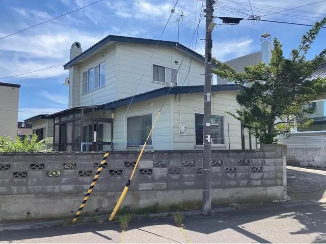 Misawa home built single family home! Garage and separate living room!