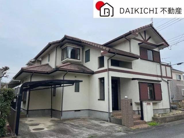 All rooms are over 6 tatami! Spacious 4LDK layout ♪