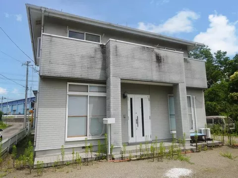 Spacious 61 tsubo lot! Parking for 2 cars available! 41 tsubo building with 5LDK! All rooms are over 6 tatami mats!